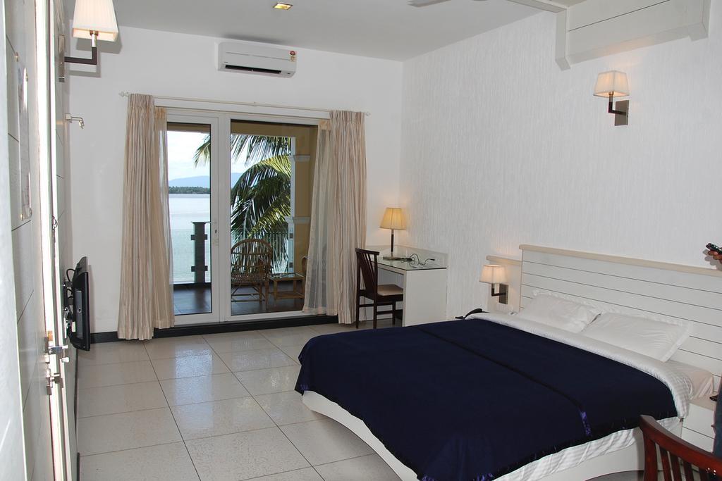 Hotel Blue Waters Kundapur Pokoj fotografie